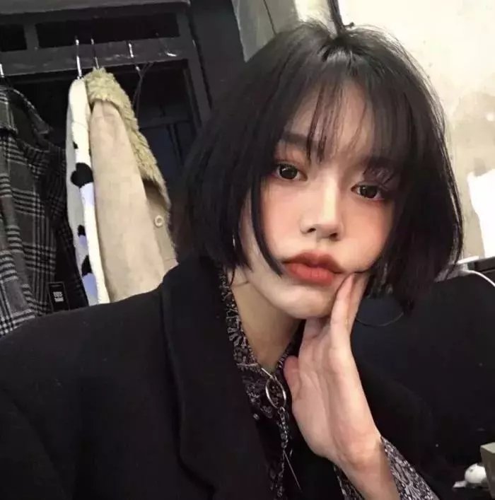 我现在只想一个人静静 海报